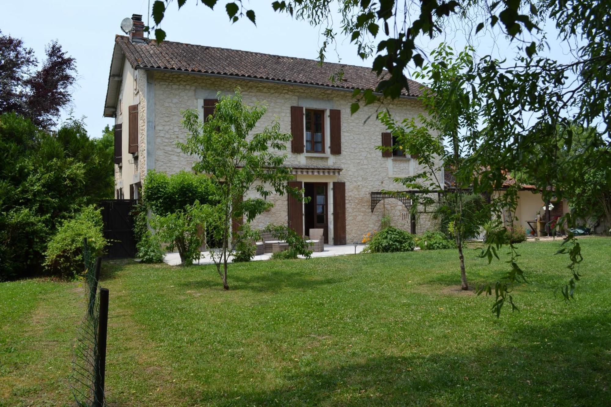 Les Bruyeres B&B 2 Montbron Zewnętrze zdjęcie